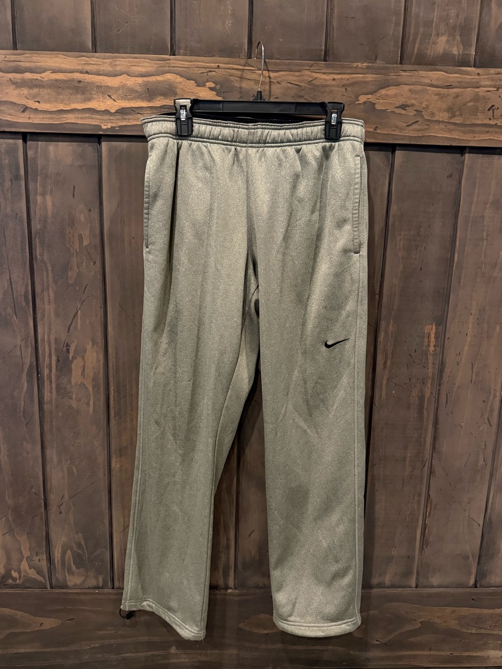 Nike Men’s grey Sweatpants with Black Swoosh therma-fit